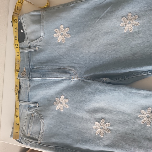 HOLISTER HIGH RISE Flowers EMBROIDERED FLARE JEANS SZ-13L Waist 31, Inseam 33.5 - Picture 2 of 5